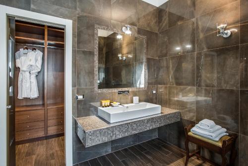 Piazza del Popolo Luxury Home - main image