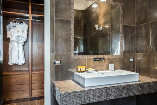 Piazza del Popolo Luxury Home - image 7