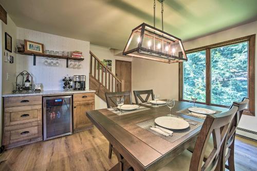 Newly Renovated Home with Hot Tub, Deck and EV Charger in Hunter, USA