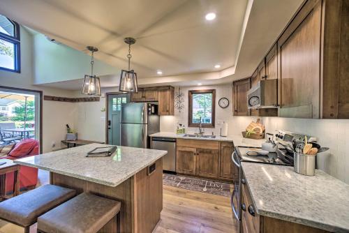 Newly Renovated Home with Hot Tub, Deck and EV Charger in Hunter, USA
