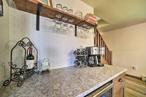 Newly Renovated Home with Hot Tub, Deck and EV Charger in Hunter, USA