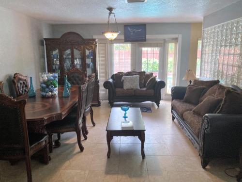 Cozy Guesthouse Florida - image 3