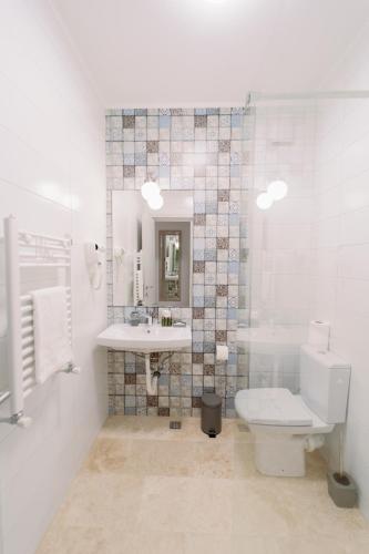 Family Room image 1