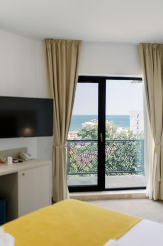 Superior Double Room image 10