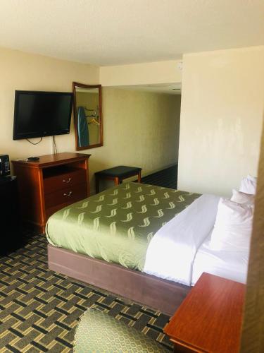 Quail Inn and Suites in Airport Area
