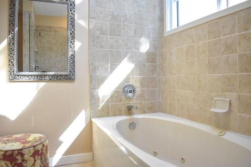 701 Barrington Park - image 10