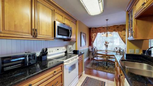 614 Barrington Park - main image