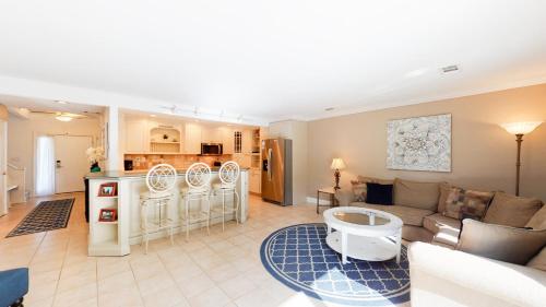 729 Queens Grant - image 4