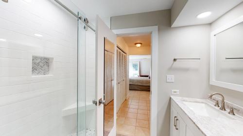 729 Queens Grant - image 4