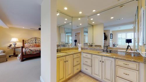 7124 Harbourside I - image 9