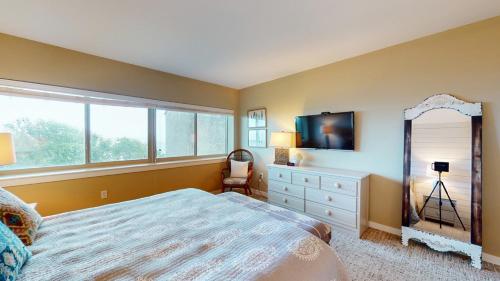 476 Captain's Walk - image 8