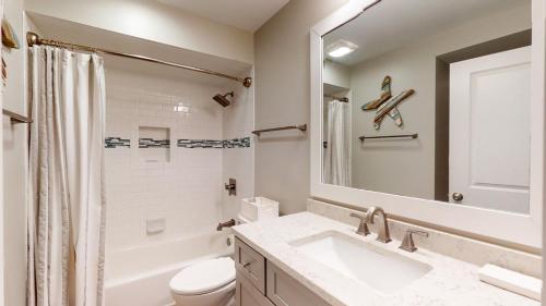 476 Captain's Walk - image 11