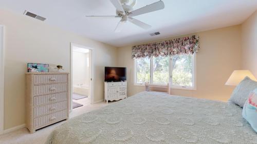 32 Heath Dr - image 9