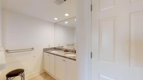 2215 Villamare - image 5