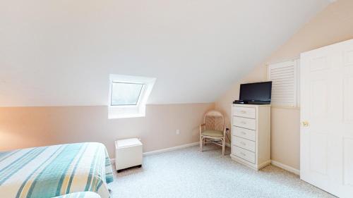 765 Queens Grant - image 10