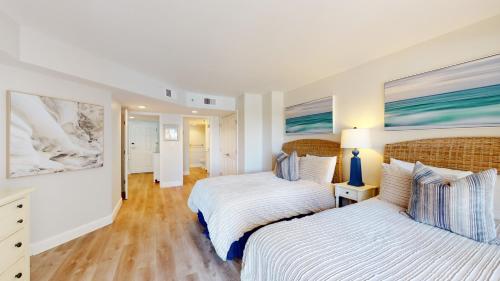 1102 Villamare - image 10