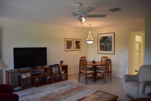 Sanibel Arms B6 - image 2