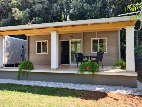 2 bedrooms, 4 beds
