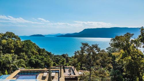 Conforto em casa de luxo com vista em Ilhabela