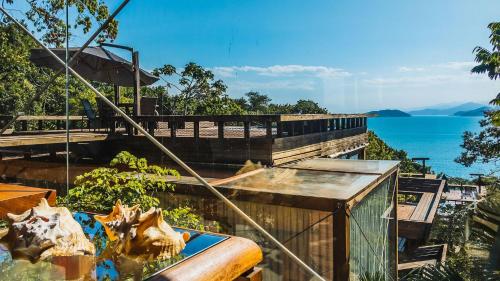 Conforto em casa de luxo com vista em Ilhabela