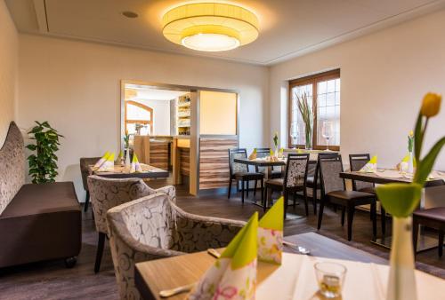 餐廳, 安巴赫豪斯住宿加早餐旅館 (B&S Hotel Am Bachhaus) in 格菲爾德