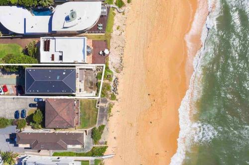 Absolute Beachfront Surf Unit In Terrigal/Wambi