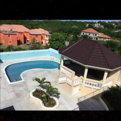 Cool Breeze Villa (Rose Room)