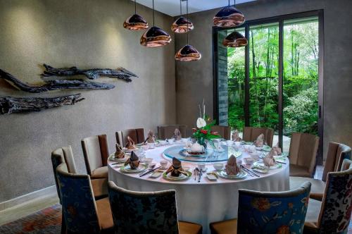 Restaurant, AYANA Resort Bali in Bali