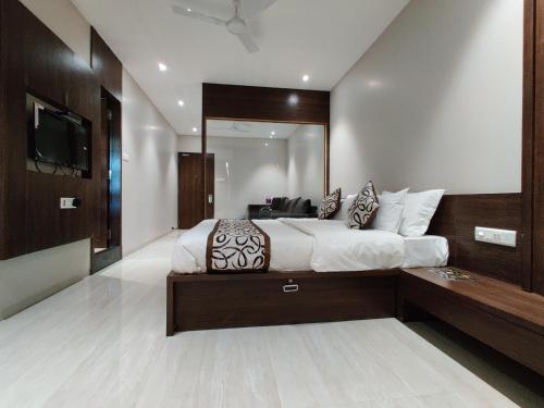 Hotel Runwal Tower