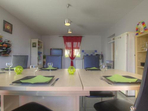 Gîte Évosges, 5 pièces, 6 personnes - FR-1-493-222 cottage Oncieu