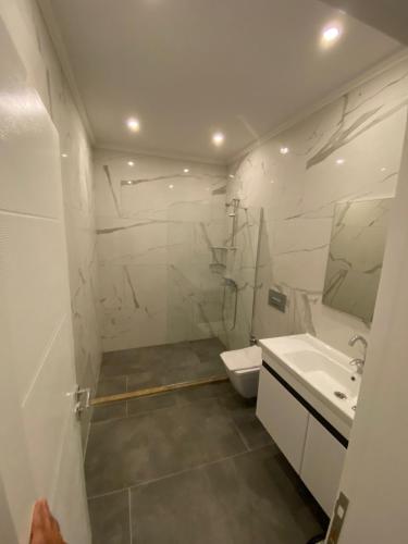 Deluxe Quadruple Room image 10
