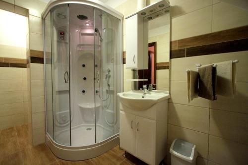 2 twin beds