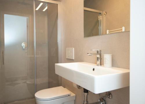 Double Room image 8
