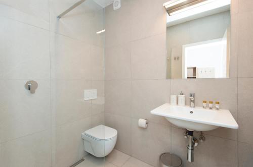 Double Room image 2