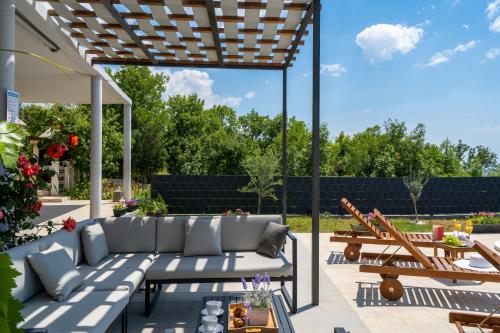 Balkons/terase, Villa Terra with heated pool in Blizna Gornja