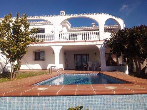2 bedrooms, 4 beds