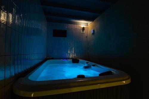 Karstais baseins, VEN LUNA, VEN Casa-SPA Astroturismo rural TR-CC-00361 in Rebollara