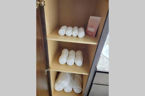 *Luxury 3 bedroom apartment by galleria*