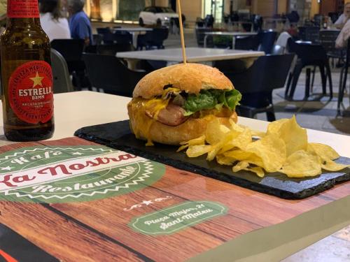 餐廳, Mesón Kubano B&B (Meson Kubano B&B) in 聖馬特奧縣