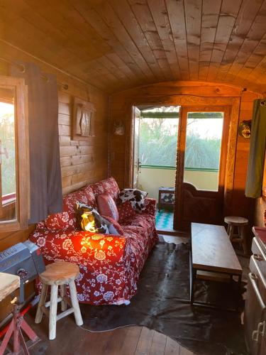 Roulotte Western gîte à louer Pioch Badet