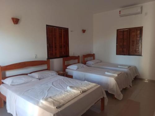 1 double bed, 2 twin beds