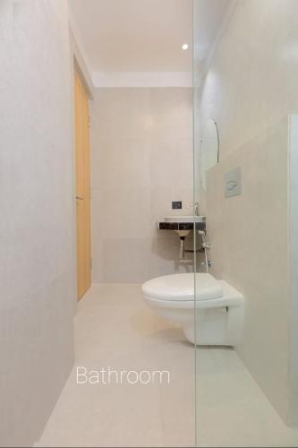 NK7 Hotel – Calcutta, LA