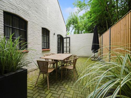 Balcony/terrace, Charming Holiday Home in Grubbenvorst near River Maas in Grubbenvorst