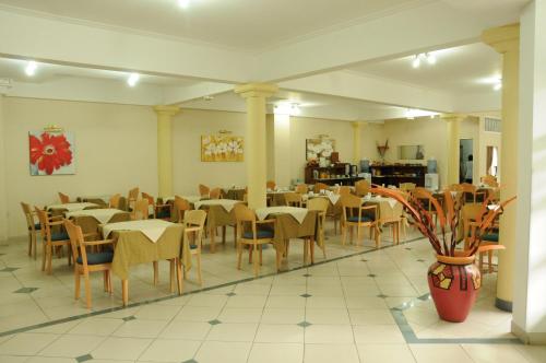 Restaurant, Hotel Hoxon in Lujan