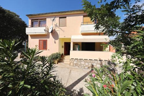  Apartments Buga- close to the beach in Božava