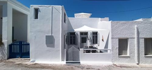 Casa Nostalgia – Milos