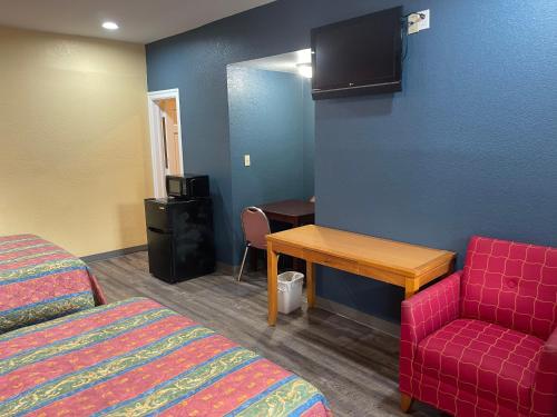 Kenwood Court Motel - image 2