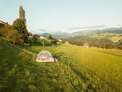 Bubble-Suite mit Blick auf die Alpenkette