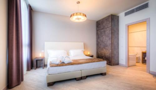 Junior Suite with Kitchen & Pool Access  image 10