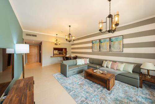 One Bedroom in Burj Views by Radiance Vacation Stays - image 11